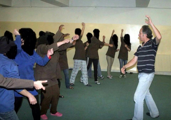 محكومات بالإعدام يتدربن على المسرح بالجويدة – صور