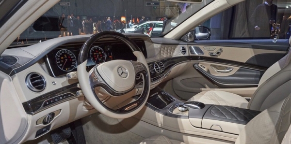 تعرف على سيارة مرسيدس الرئاسية – فيديو وصور