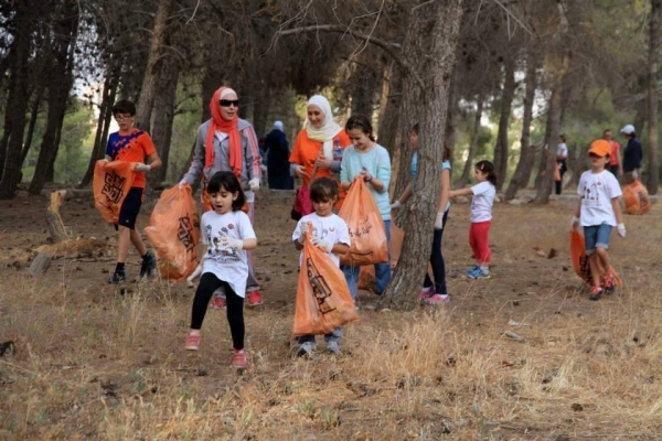 حملة تنظيف في غابة المدينة الرياضية - صور