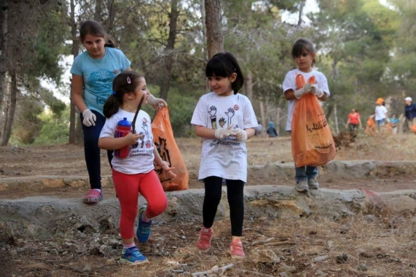 حملة تنظيف في غابة المدينة الرياضية - صور