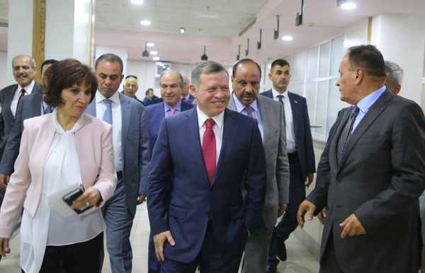 الملك يستصدر هوية ذكية - صور