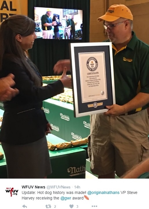 أطول (هوت دوغ) في العالم - صور