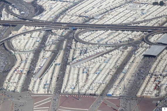 الحجاج يرمون الجمرات في ثاني أيام التشريق - صور