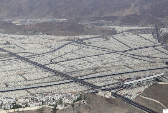 الحجاج يرمون الجمرات في ثاني أيام التشريق - صور