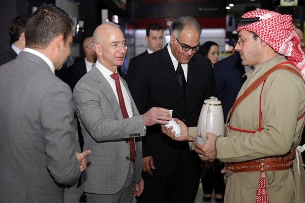 المدير التنفيذي لأمازون يزور معارض سمارت باي - صور