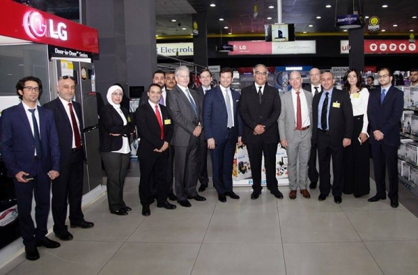 المدير التنفيذي لأمازون يزور معارض سمارت باي - صور