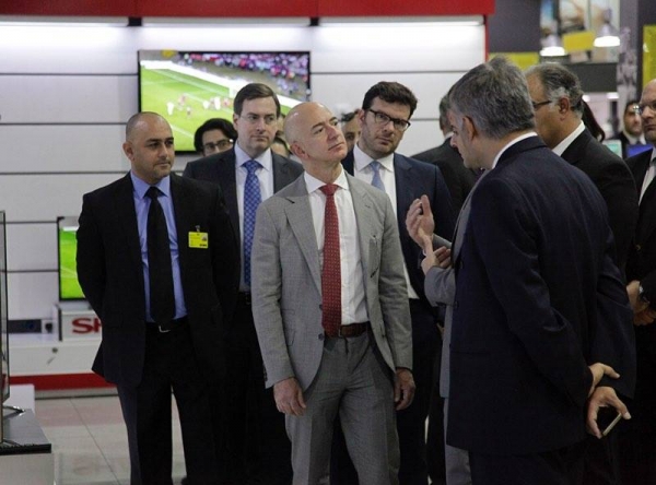 المدير التنفيذي لأمازون يزور معارض سمارت باي - صور