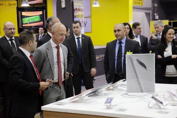 المدير التنفيذي لأمازون يزور معارض سمارت باي - صور