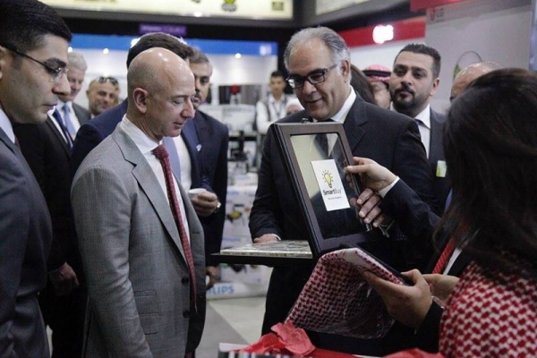 المدير التنفيذي لأمازون يزور معارض سمارت باي - صور