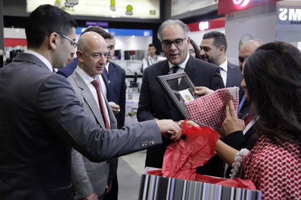 المدير التنفيذي لأمازون يزور معارض سمارت باي - صور