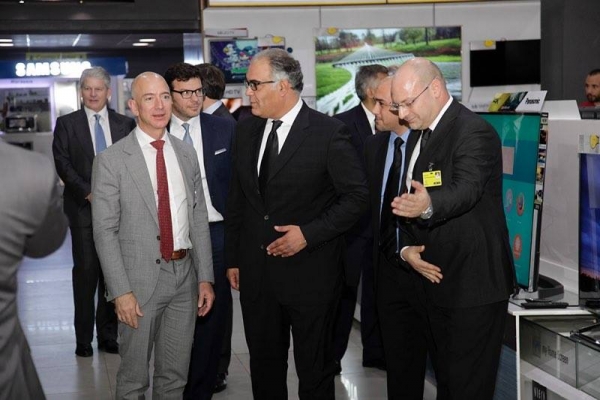 المدير التنفيذي لأمازون يزور معارض سمارت باي - صور