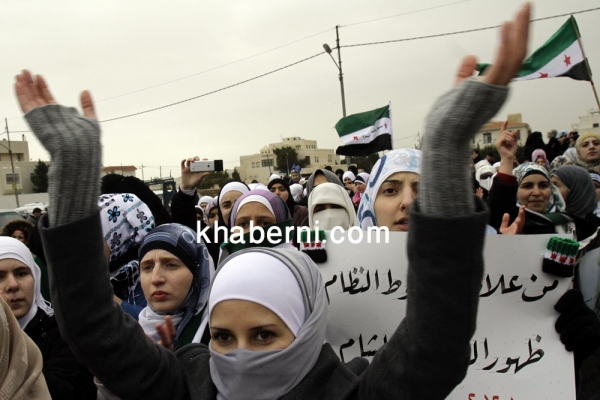 اعتصام السوريين :"مية ميتين.. منحيي أبو حسين" - صور