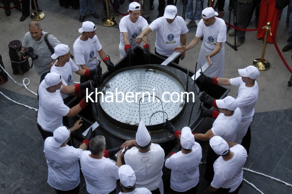 شاهدوا صور أكبر قرص فلافل