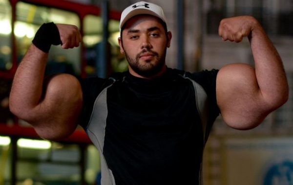 مصطفى صاحب أكبر عضلات في العالم - صور