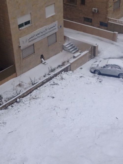 الأردن يرتدي الثوب الأبيض - صور