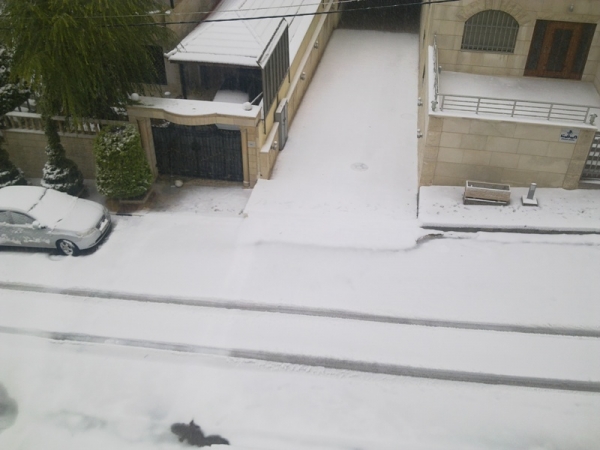 الأردن يرتدي الثوب الأبيض - صور