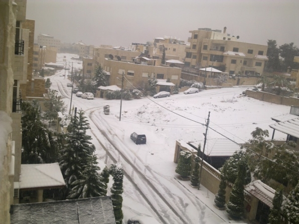 الأردن يرتدي الثوب الأبيض - صور