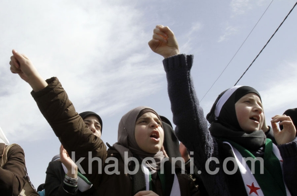 سوريون: الحر داعس على راس الأسد - صور