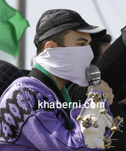 سوريون: الحر داعس على راس الأسد - صور