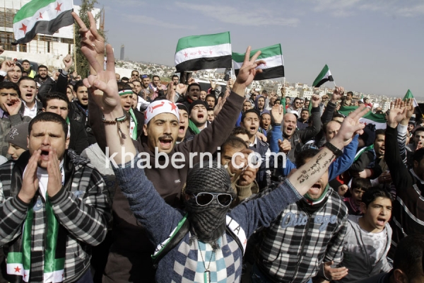 سوريون: الحر داعس على راس الأسد - صور