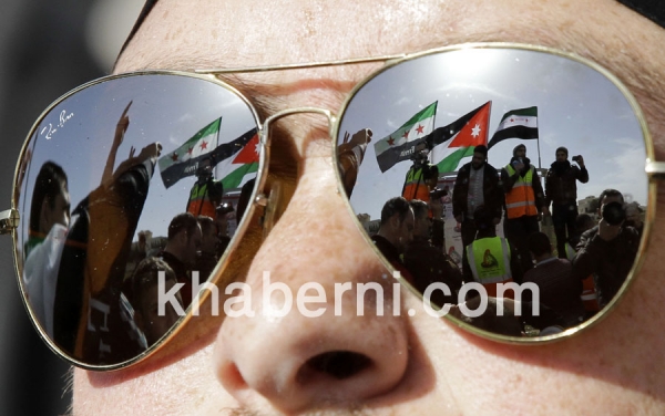 سوريون: الحر داعس على راس الأسد - صور