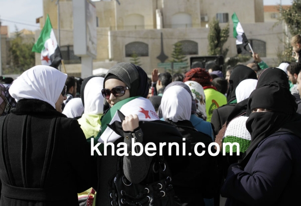 سوريون: الحر داعس على راس الأسد - صور