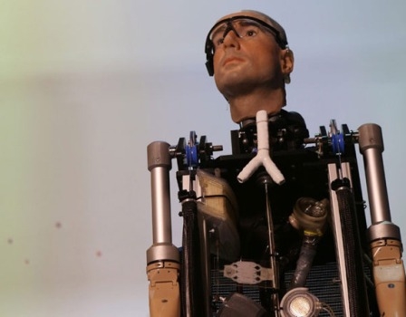 أول رجل آلي كامل في العالم - صور