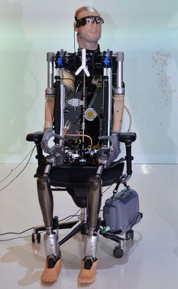 أول رجل آلي كامل في العالم - صور