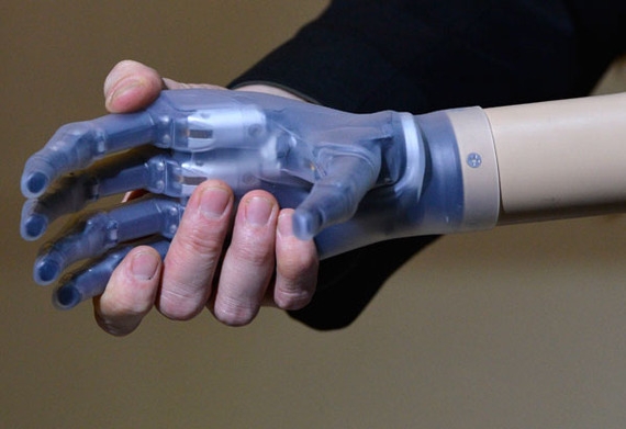 أول رجل آلي كامل في العالم - صور