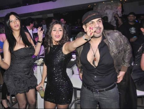 رقص منة فضالي الخليع مع جو أشقر – صور