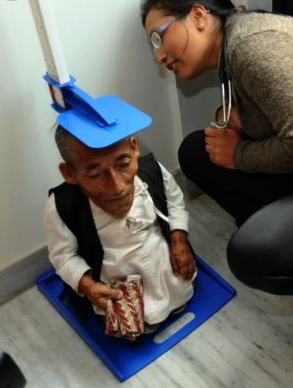 أقصر رجل في العالم يدخل غينيس – صور