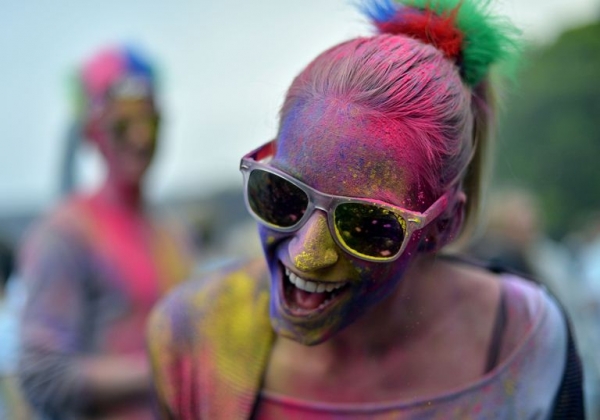 شاهدوا صور مهرجان الألوان في ألمانيا