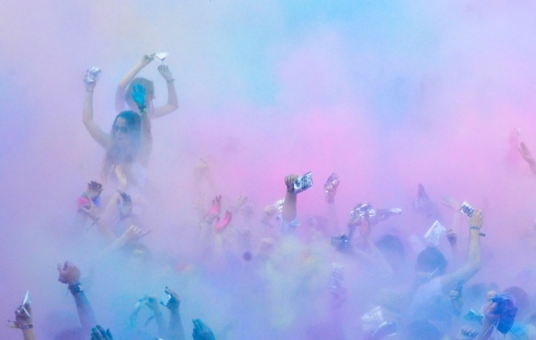 شاهدوا صور مهرجان الألوان في ألمانيا