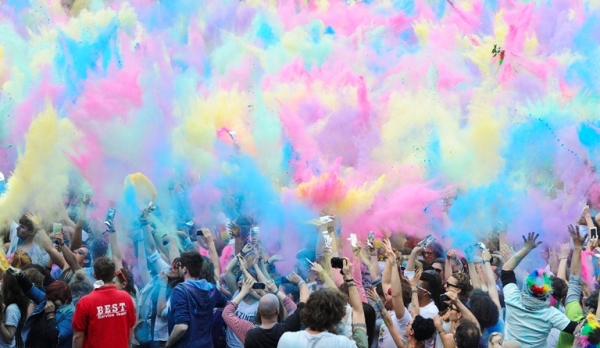 شاهدوا صور مهرجان الألوان في ألمانيا